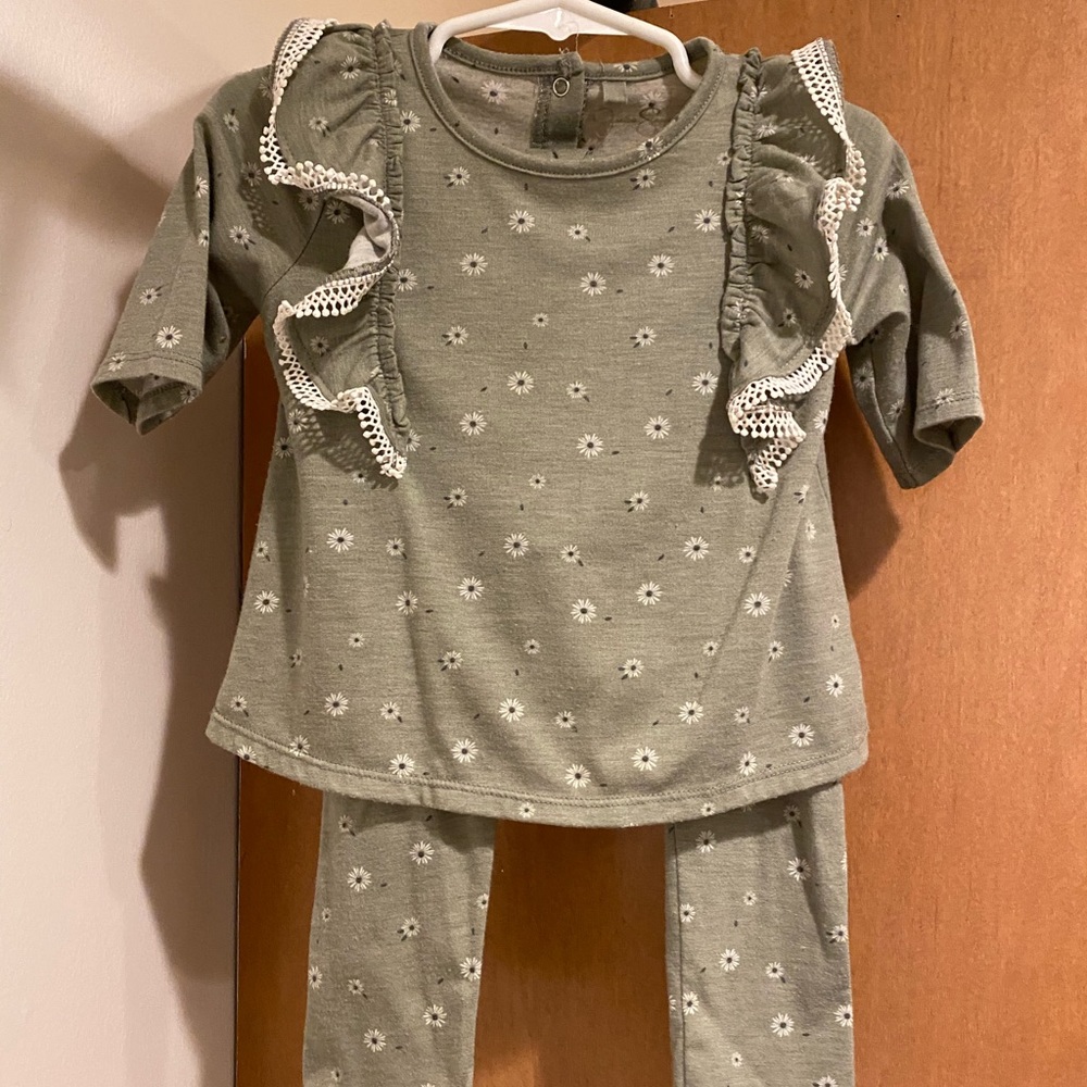 Jessica Simpson two piece set